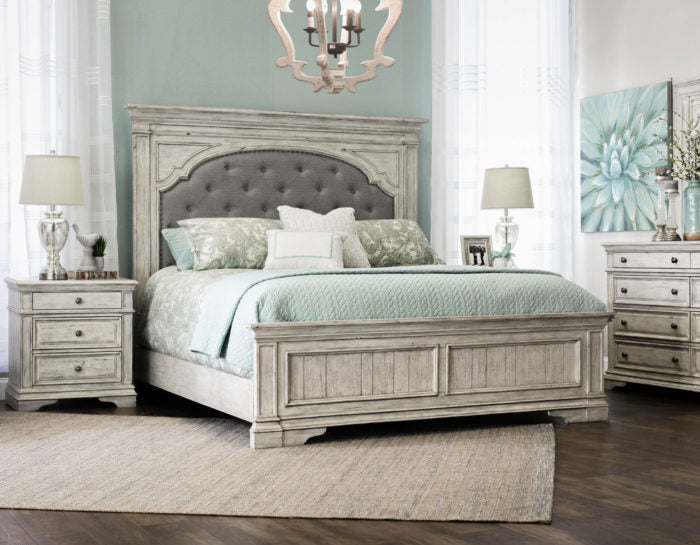 Highland Park 4-Piece Queen Set (Q Bed/NS/Dresser/Mir)