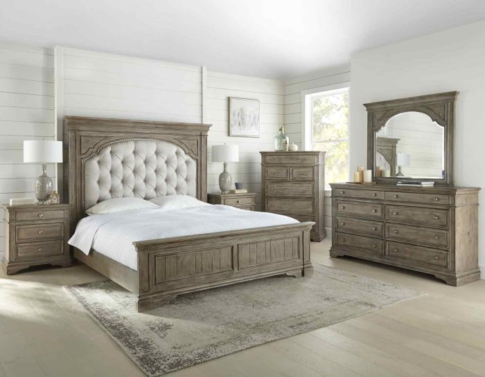 Highland Park 4-Piece Queen Set (Q Bed/NS/Dresser/Mir)